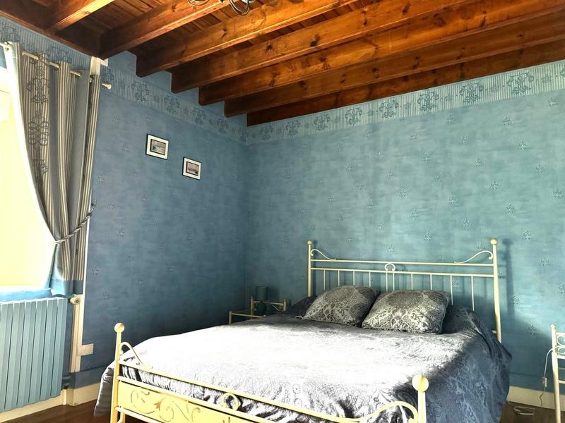 Maison - 248 m² - 9 pièces