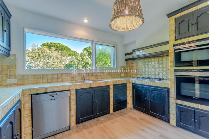 Villa - 300 m² - 6 pièces