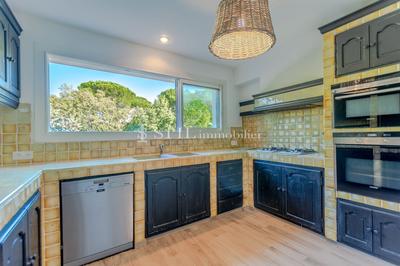 Villa - 300 m² - 6 pièces