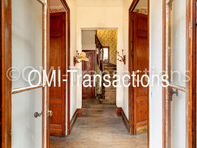 Maison - 230 m² - 11 pièces