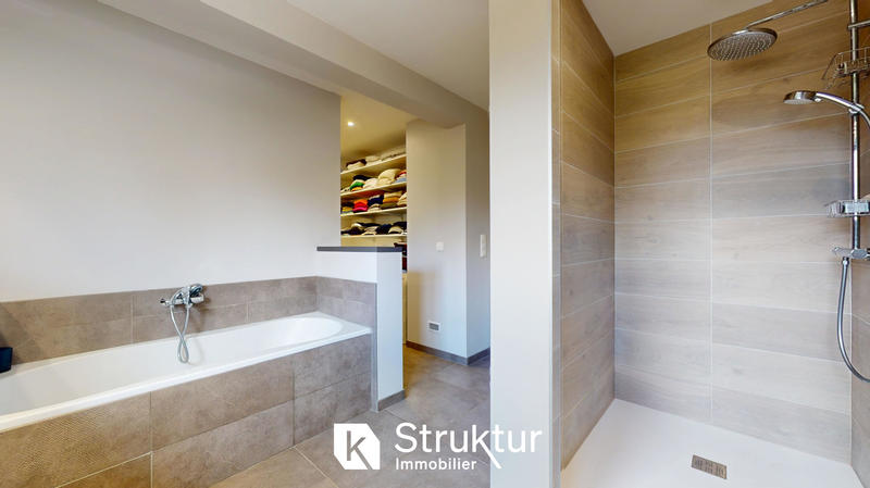 Villa - 280 m² - 9 pièces