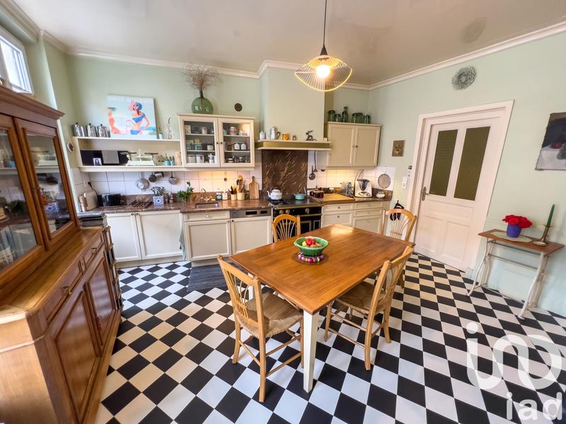 Maison - 280 m² - 8 pièces