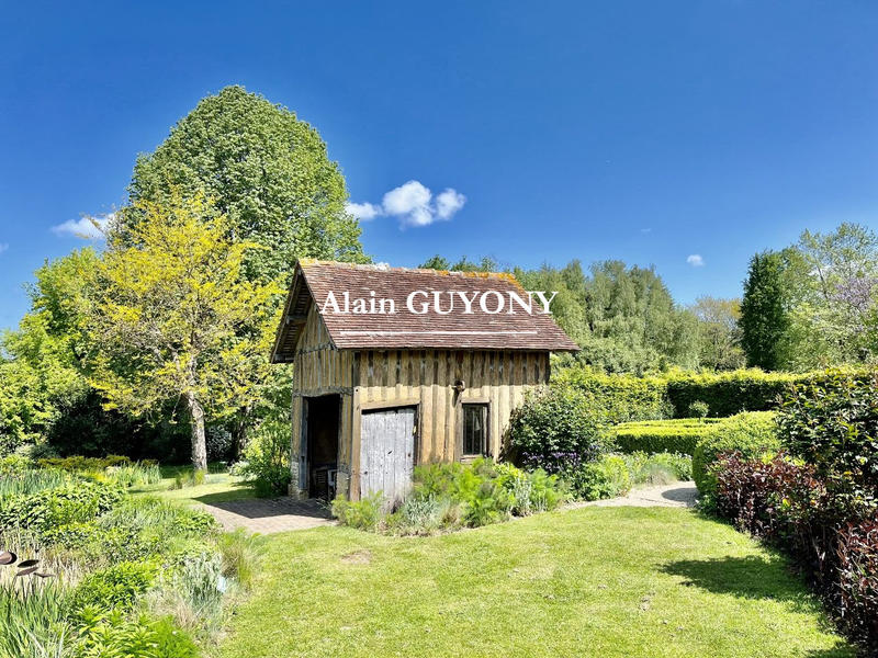 Maison - 875 m² - 25 pièces