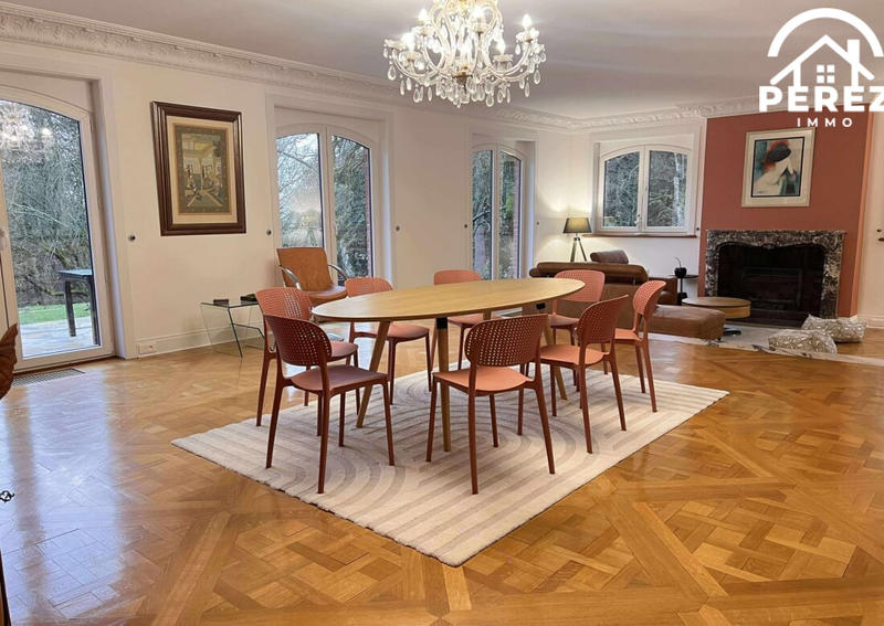 Villa - 278 m² - 10 pièces