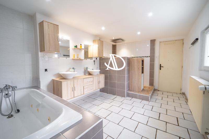 Maison - 160 m² - 7 pièces