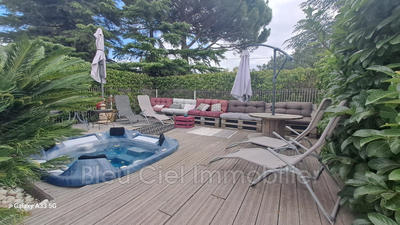 Propriété - 300 m² - 7 pièces