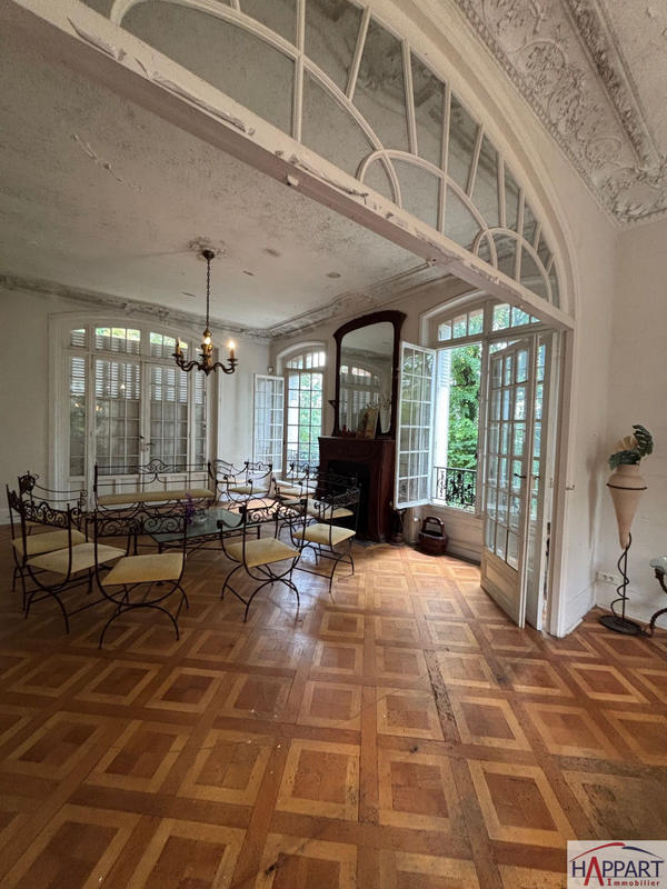 Maison - 260 m² - 9 pièces