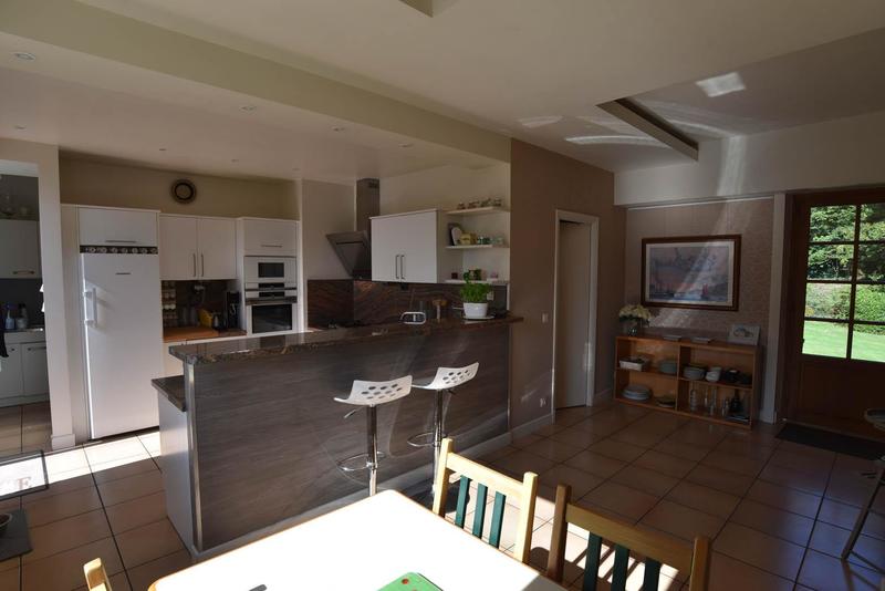 Maison - 241 m² - 9 pièces