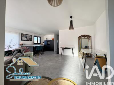 Maison - 98 m² - 5 pièces