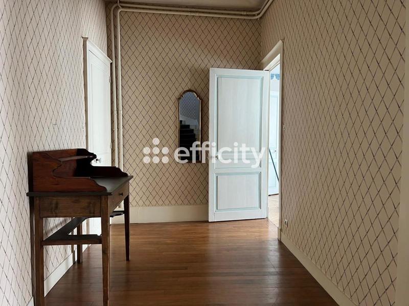 Demeure - 233 m² - 9 pièces