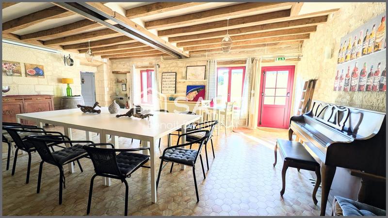 Maison - 361 m² - 12 pièces