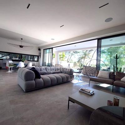 Maison - 400 m² - 12 pièces