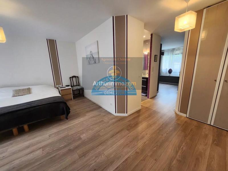 Maison - 240 m² - 9 pièces