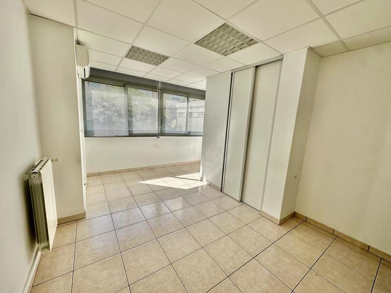 Bureau - 103 m² - 5 pièces