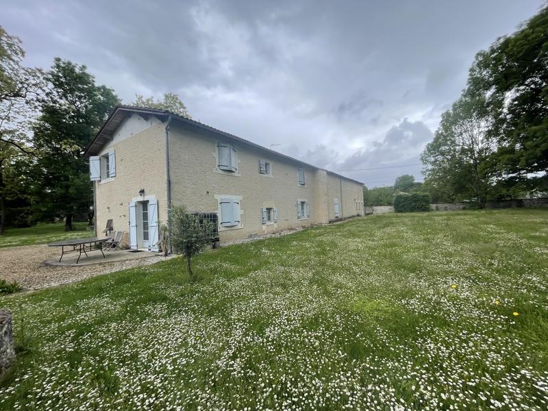 Maison - 392 m² - 8 pièces