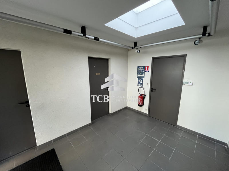 Local d'activités - 850 m²