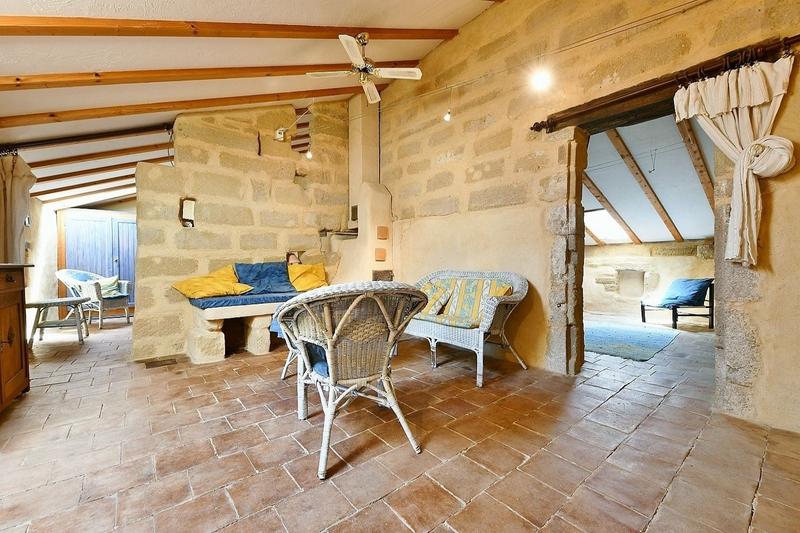 Maison en pierre - 274 m² - 11 pièces