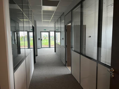 Bureau - 699 m²