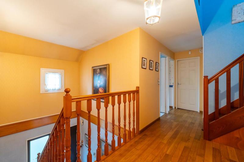 Maison - 200 m² - 9 pièces