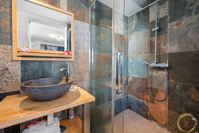 Maison - 230 m² - 8 pièces