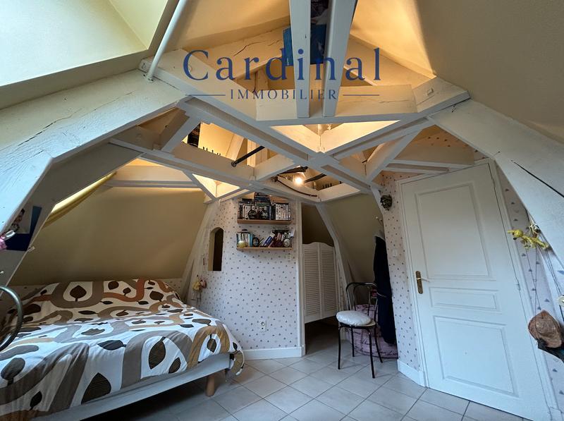 Maison - 220 m² - 13 pièces