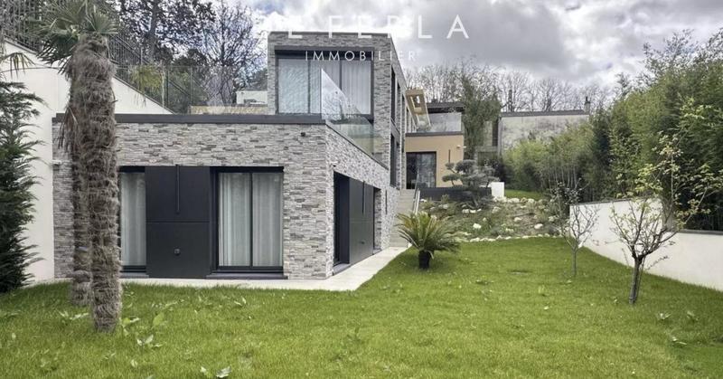Villa - 560 m² - 8 pièces