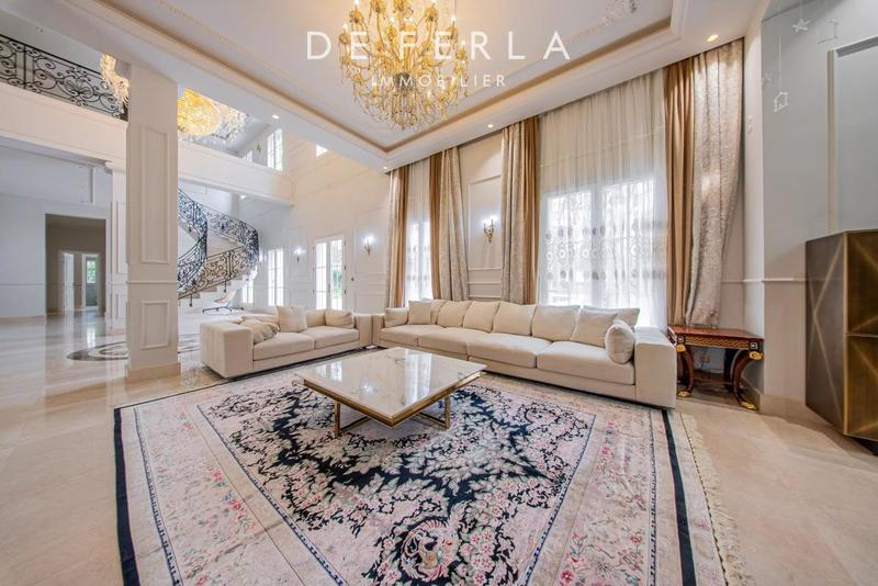 Villa - 1 200 m² - 12 pièces