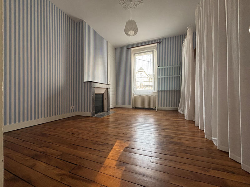 Maison - 180 m² - 9 pièces