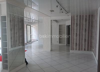 Local commercial - 100 m² - 3 pièces