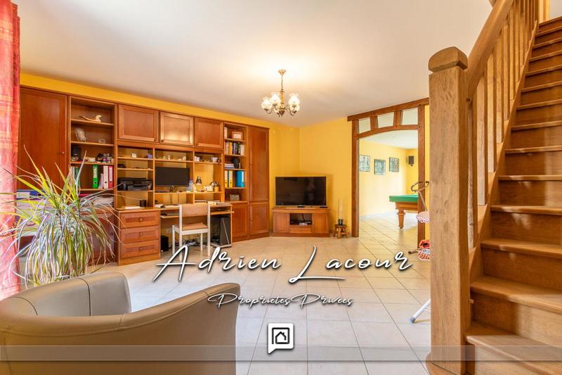 Maison - 242 m² - 10 pièces