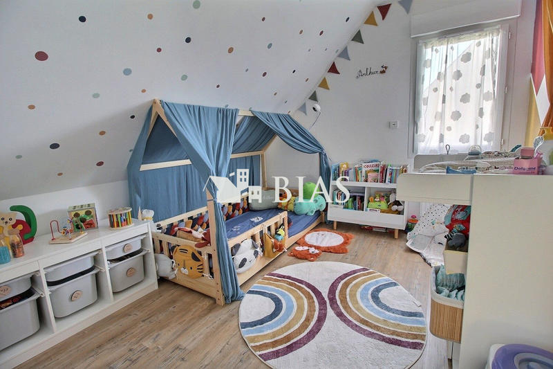 Maison - 99 m² - 5 pièces