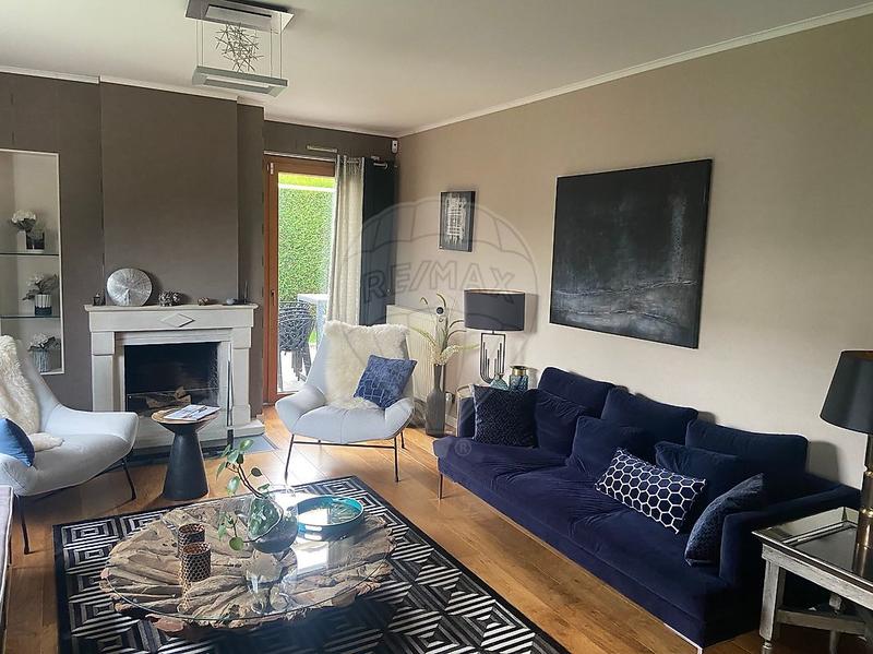 Maison - 225 m² - 10 pièces