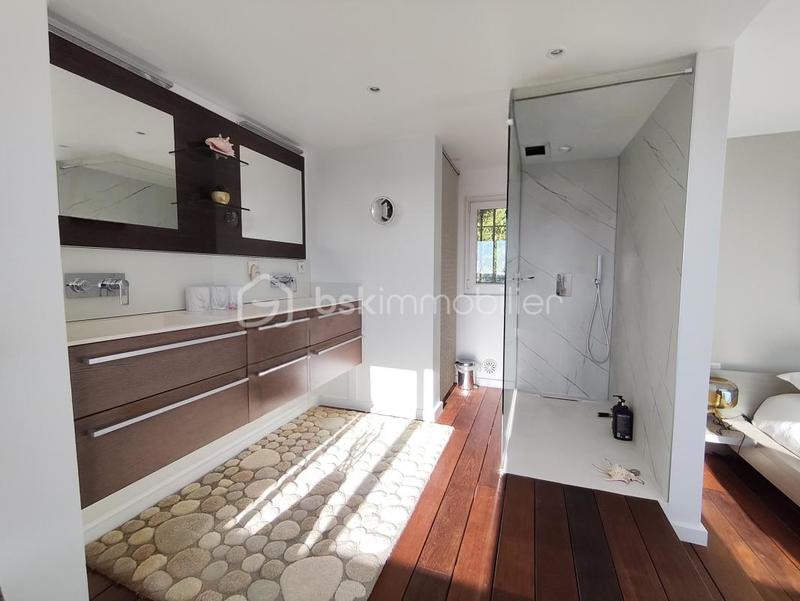 Villa - 264 m² - 7 pièces