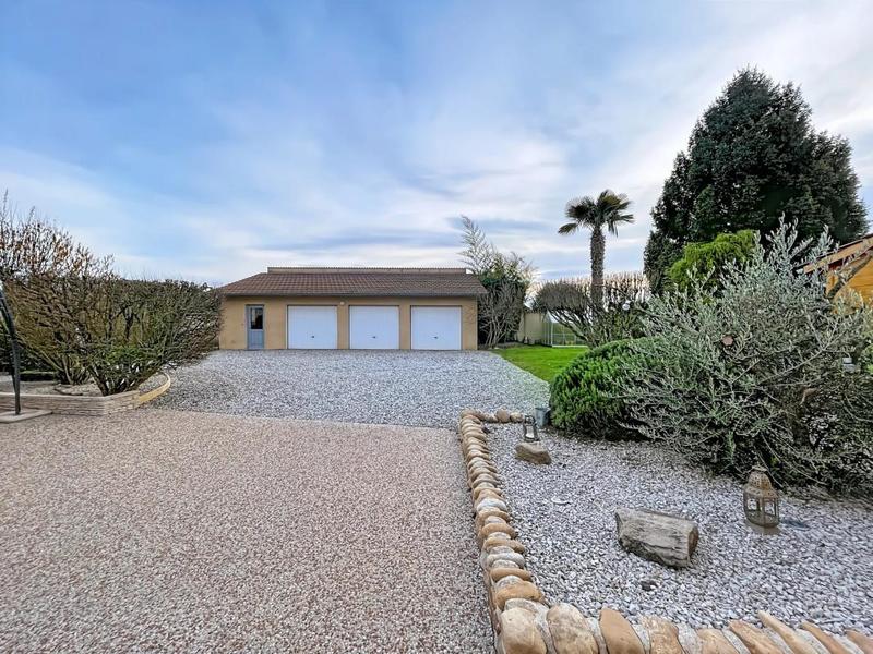 Maison - 330 m² - 9 pièces