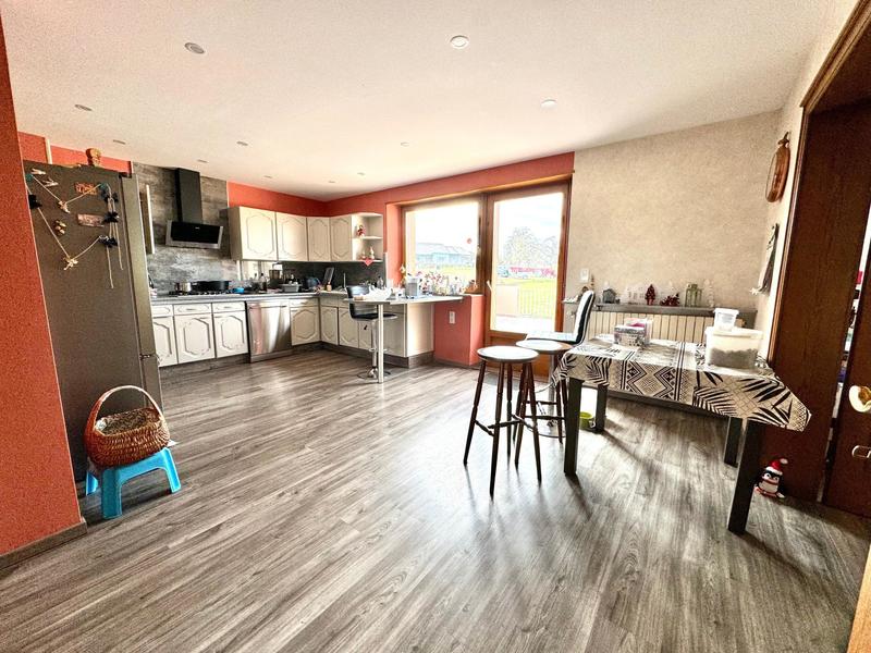 Maison - 256 m² - 8 pièces