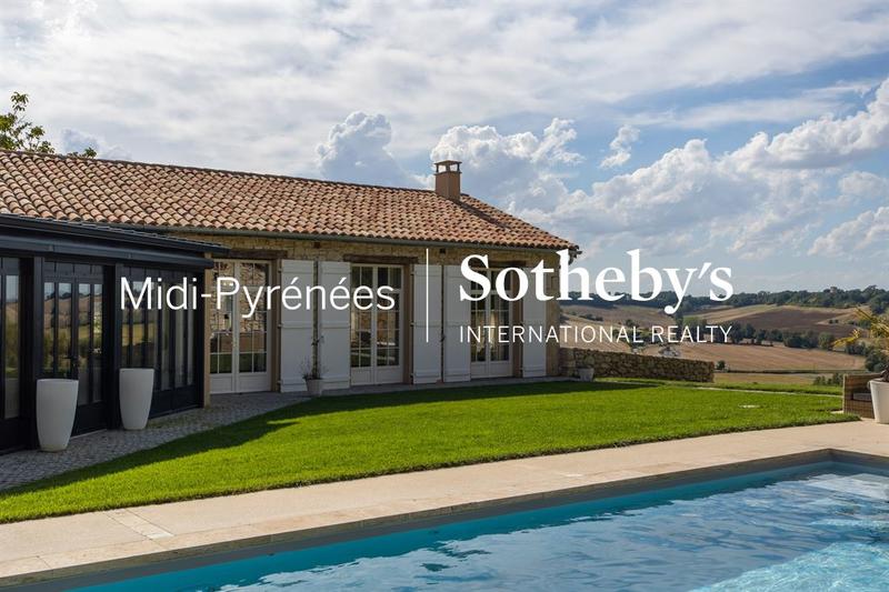 Maison - 420 m² - 9 pièces