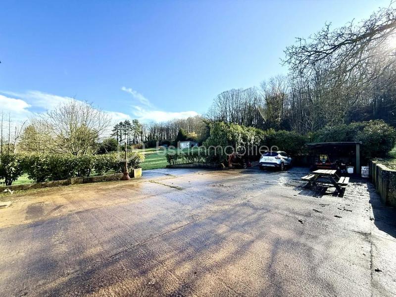 Propriété - 195 m² - 9 pièces