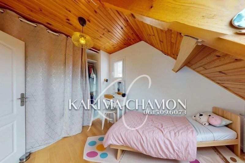 Pavillon - 240 m² - 6 pièces