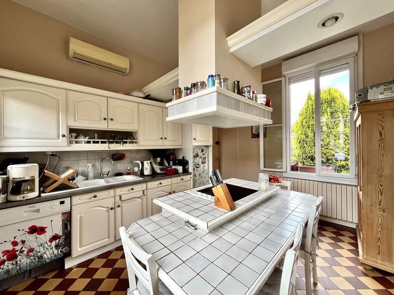 Maison de maîtres - 267 m² - 11 pièces