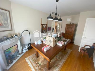 Maison - 215 m² - 10 pièces