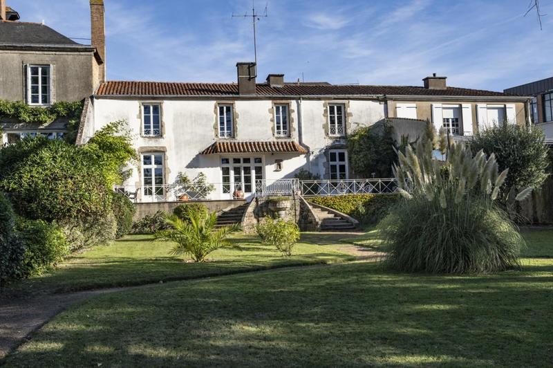 Hôtel particulier - 338 m² - 11 pièces