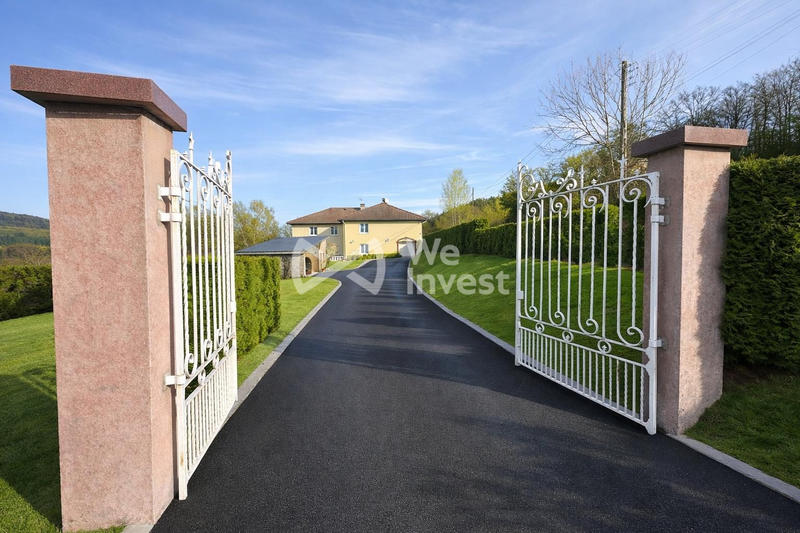 Maison - 270 m² - 8 pièces