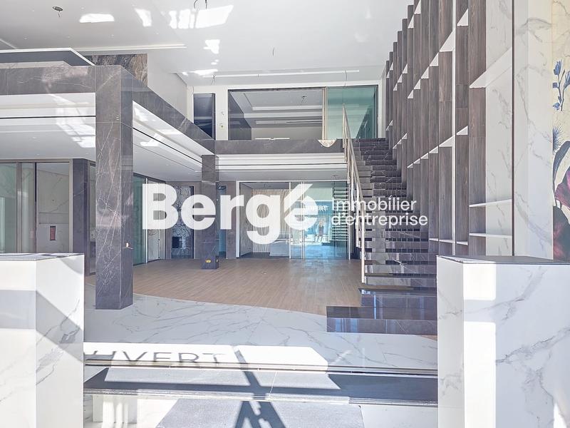 Local commercial - 213 m²