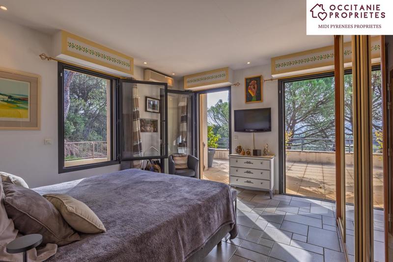 Propriété - 320 m² - 7 pièces