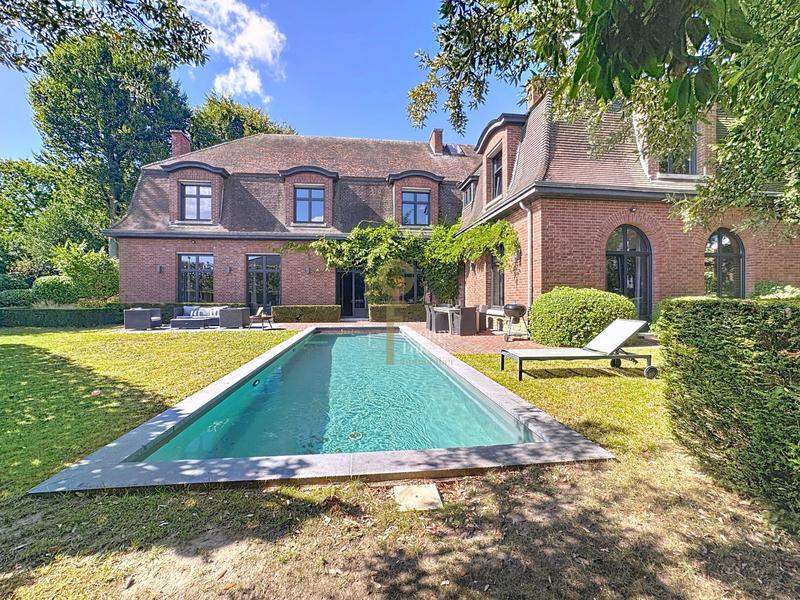 Maison - 400 m² - 8 pièces