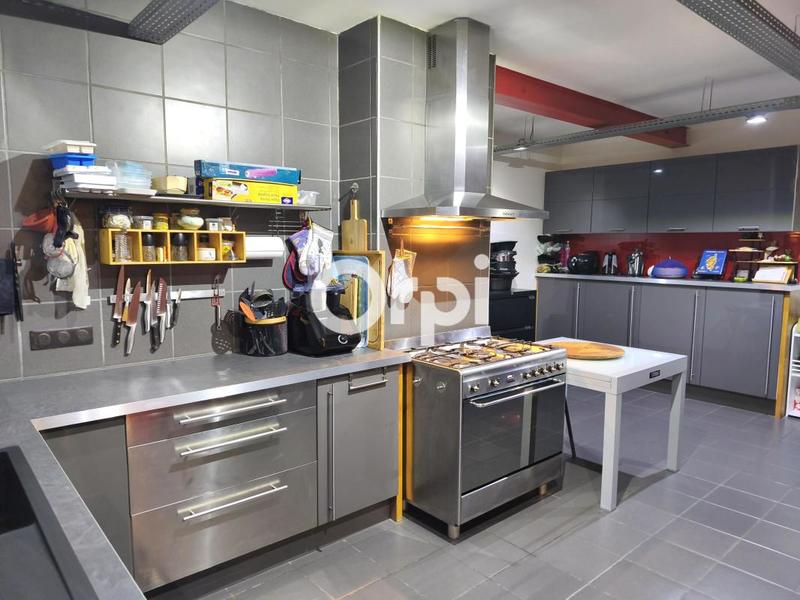 Maison - 210 m² - 6 pièces