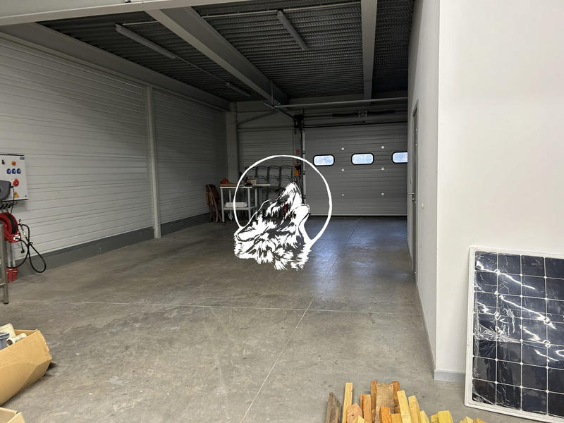 Local d'activités - 1 166 m² - 10 pièces