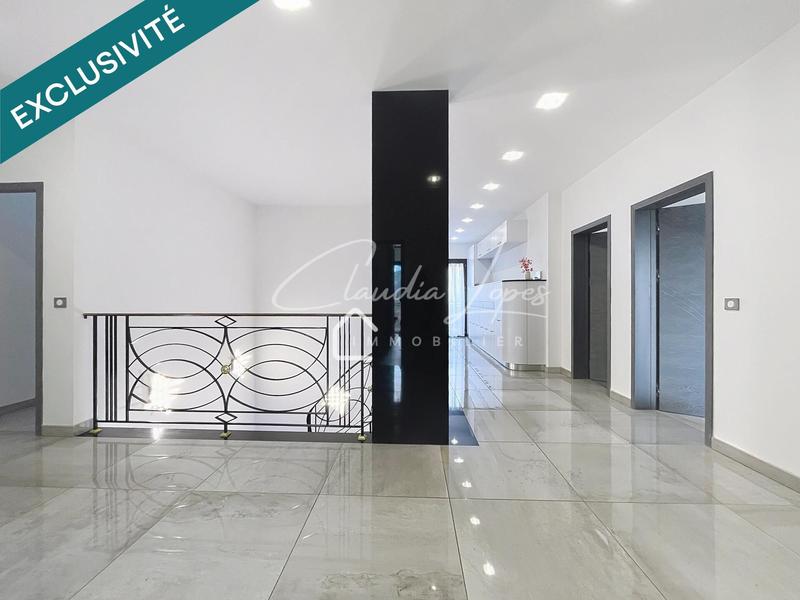 Maison - 368 m² - 9 pièces