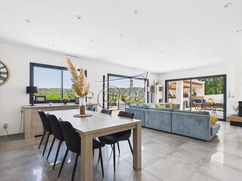 Villa - 224 m² - 6 pièces