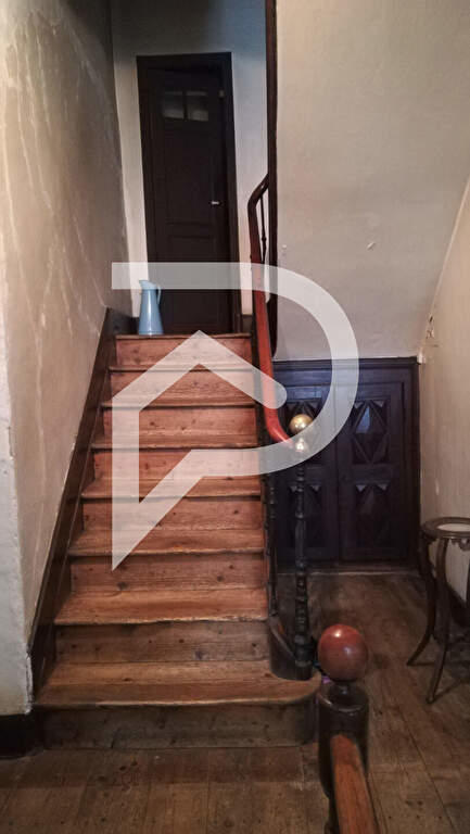 Maison - 240 m² - 11 pièces